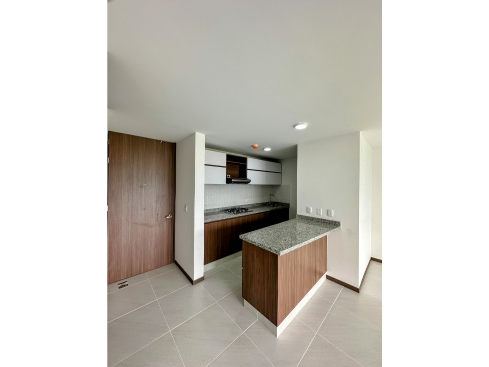 VENDO AMPLIO Y HERMOSO APARTAMENTO CON DEPOSITO — foto 3