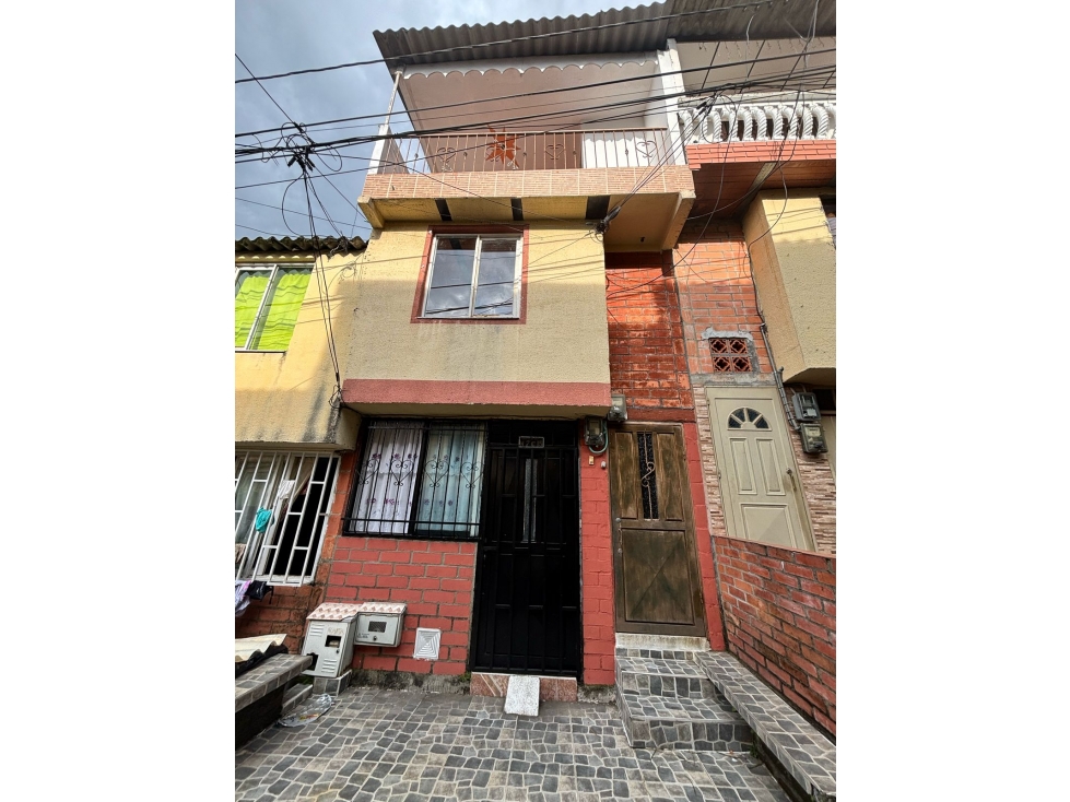 Vendo casa de 4 pisos en Hacienda cuba