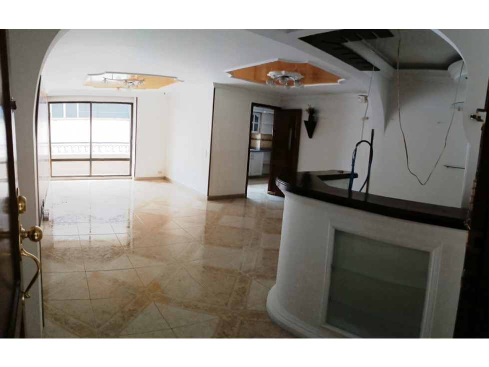 VENDO AMPLIO APARTAMENTO EN EL CENTRO DE LA CIUDAD