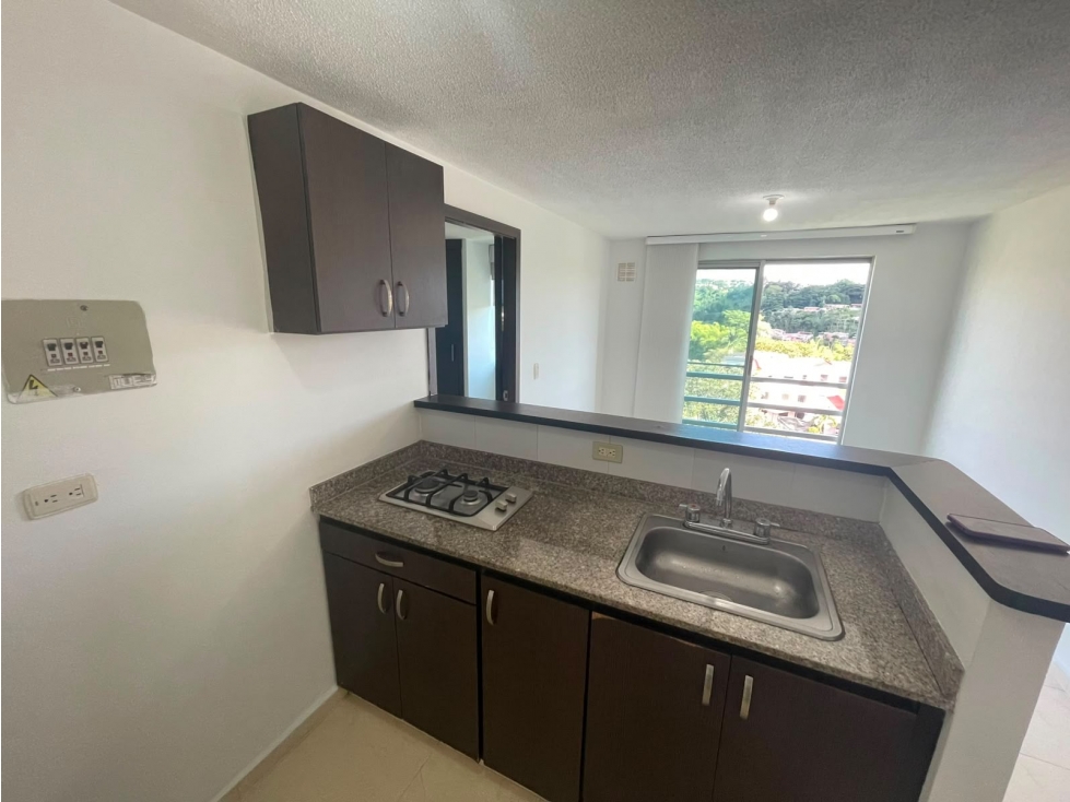 VENDO APARTAESTUDIO CON PARQUEADERO CUBIERTO Y CUARTO UTIL — foto 2