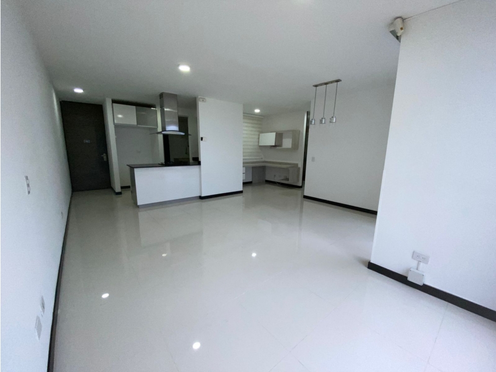 VENDO AMPLIO APARTAMENTO EN CERRITOS CON 2 PARQUEADEROS — foto 2