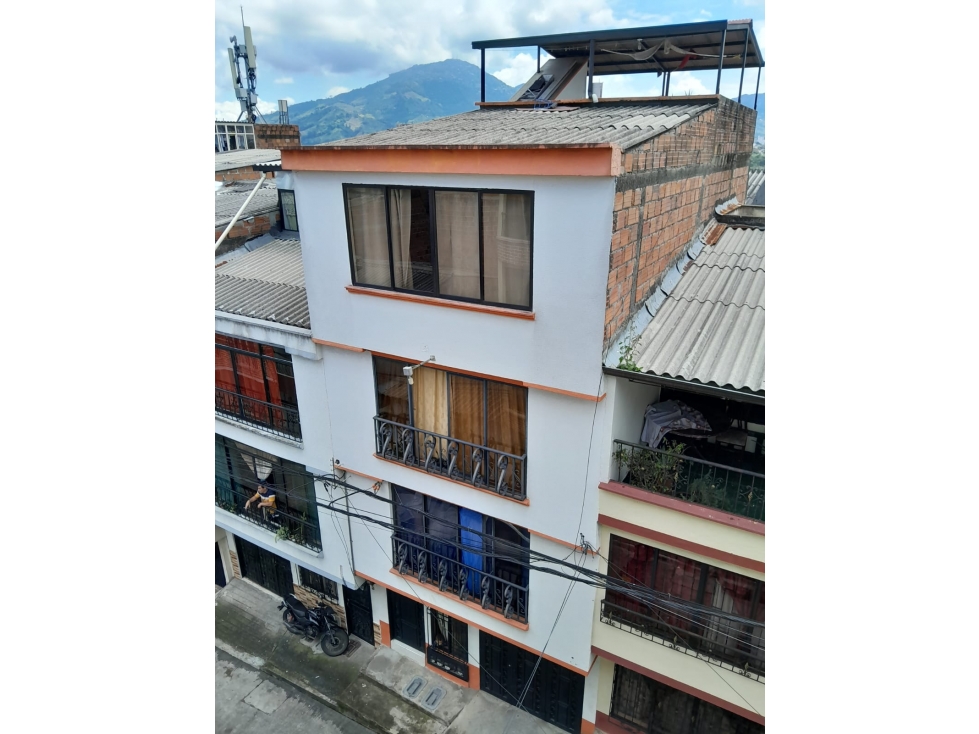 SE VENDE CASA EN SAMARIA DE 4 PISOS INDEPENDIENTES