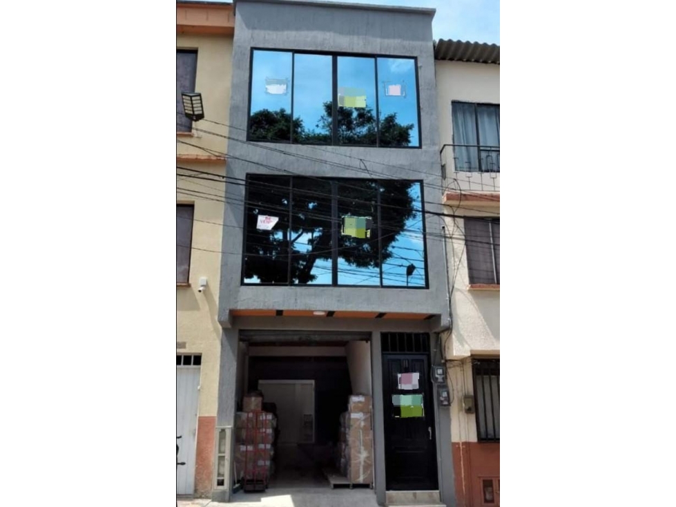 Se vende edificio nuevo de 3 pisos