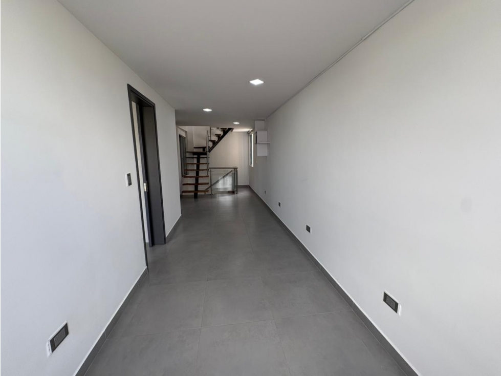 HERMOSA CASA DE 3 PISOS EN EL SECTOR LA ESTANCIA — foto 6