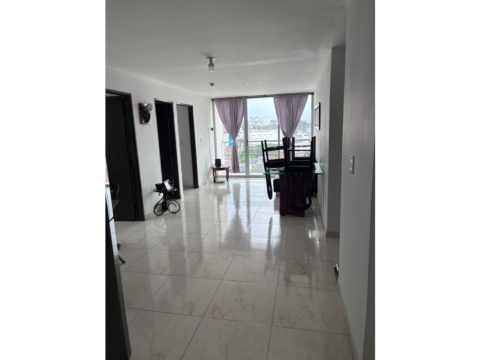 Se vende amplio apartamento en el sector del Centro.