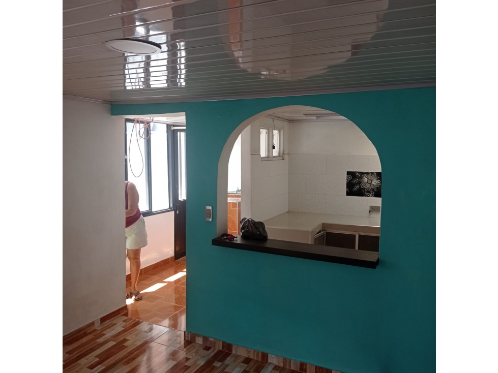 VENDO AMPLIA CASA EN CUBA SOBRE AV PRINCIPAL - 4