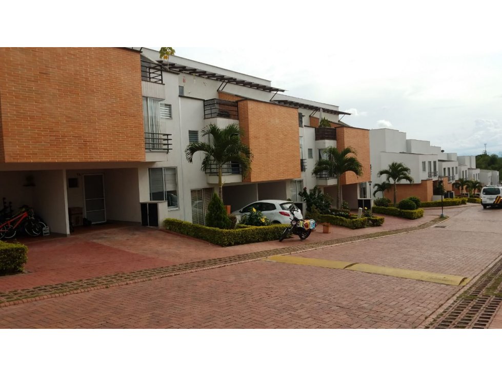 VENDO HERMOSA CASA EN LA VILLA OLIMPICA CON TERRAZA PEREIRA