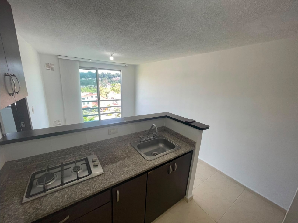 VENDO APARTAESTUDIO CON PARQUEADERO CUBIERTO Y CUARTO UTIL — foto 3