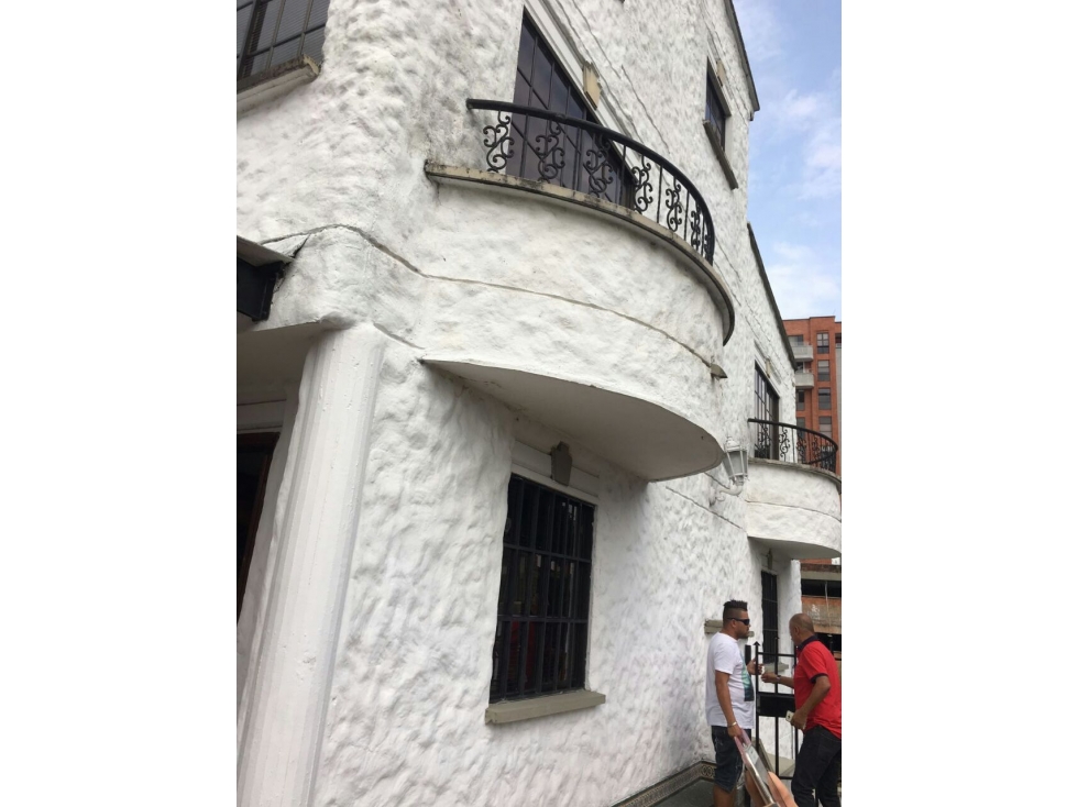SE VENDE CASA ESQUINERA MUY AMPLIA SECTOR EXCLUSIVO EN PINARES — foto 3