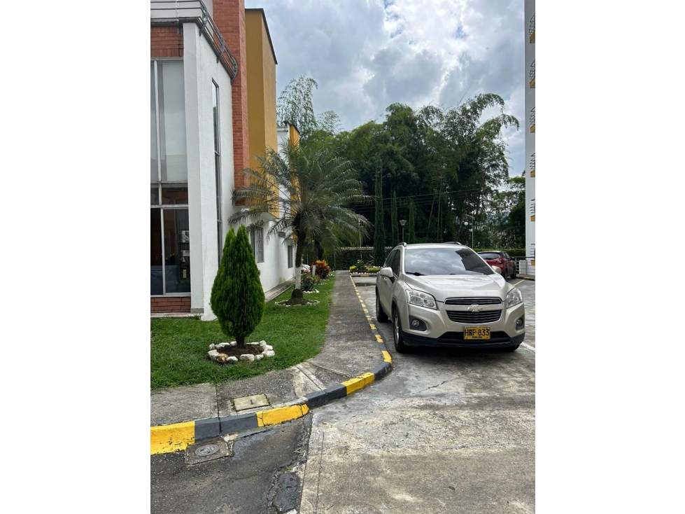 VENDO AMPLIA CASA EN UNIDAD CERRADA EN LA PRADERA — foto 2