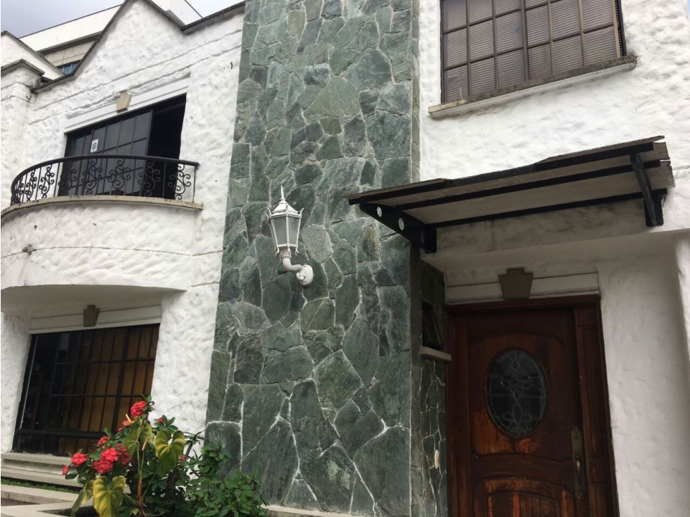 SE VENDE CASA ESQUINERA MUY AMPLIA SECTOR EXCLUSIVO EN PINARES — foto 4