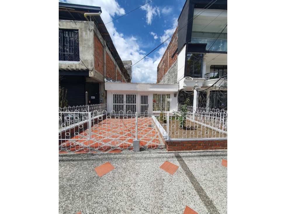 Vendo amplia casa y central en Dosquebradas
