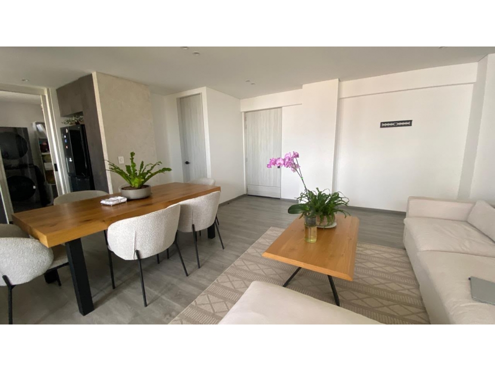 VENDO AMPLIO Y HERMOSO APARTAMENTO EN PINARES ALTO