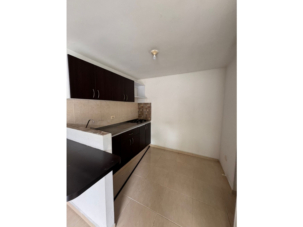 APARTAMENTO CON BALCON Y PARQUADERO CUBIERTO EN SANTA MONICA