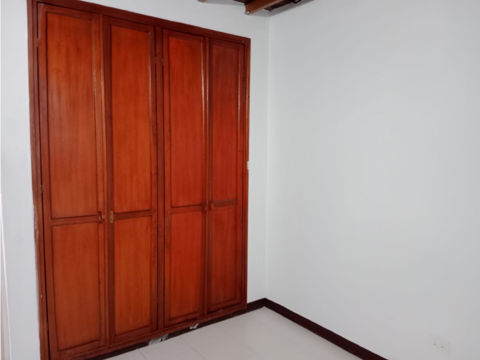 OPORTUNIDAD VENDO AMPLIO APARTAMENTO EN ALAMOS PISO 5 SIN ASCENSOR — foto 5
