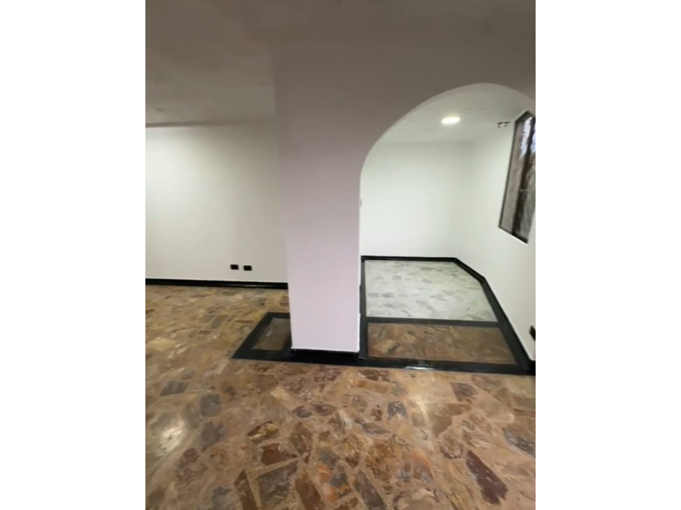 AMPLIO APARTAMENTO PARQUEADERO CUBIERTO EXCELENTE UBICACIÓN AV SUR — foto 6