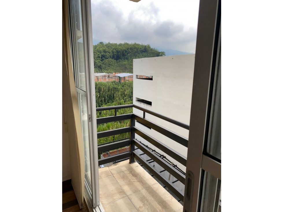VENDO APARTAMENTO CON PARQUEADERO CUBIERTO — foto 2