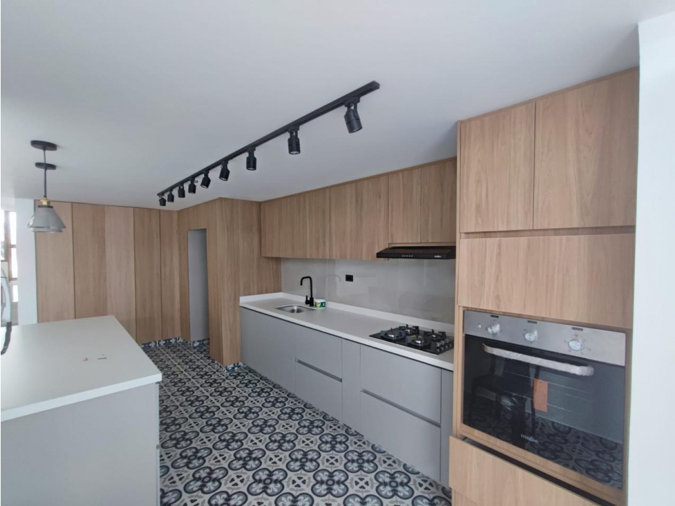 VENDO HERMOSA CASA RECIEN REMODELADA EN LA CIRCUNVALAR PEREIRA — foto 2