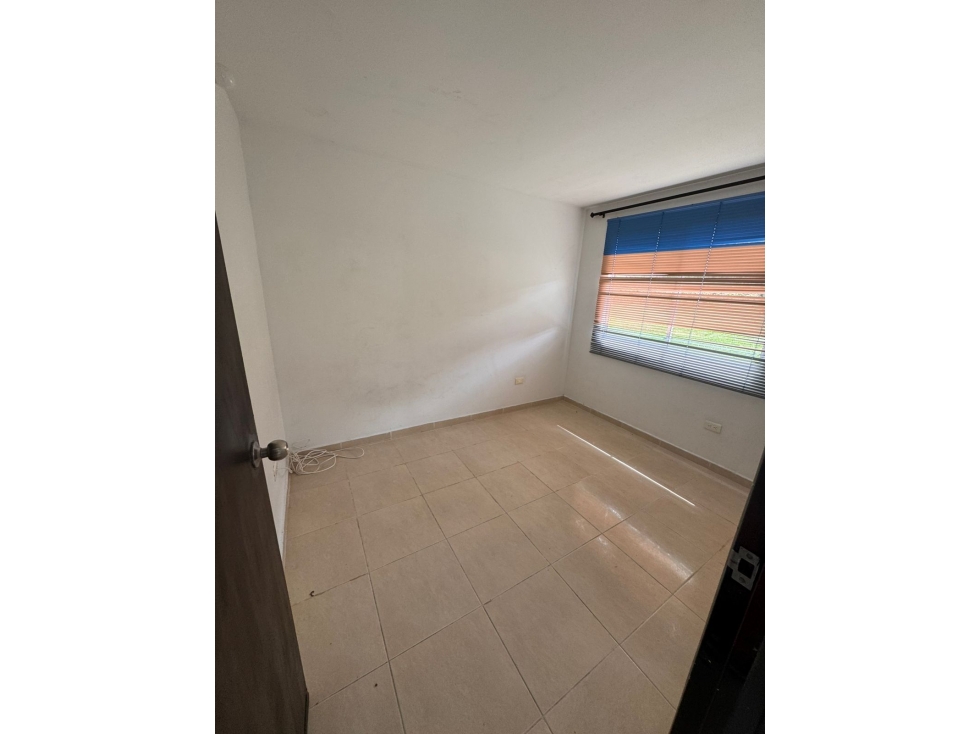 APARTAMENTO CON BALCON Y PARQUADERO CUBIERTO EN SANTA MONICA — foto 4
