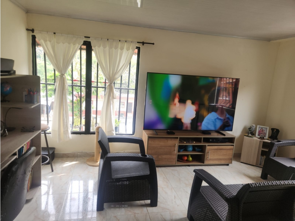CASA ESQUINERA PISOS INDEPENDIENTES CERCA AL CENTRO DE PEREIRA — foto 2