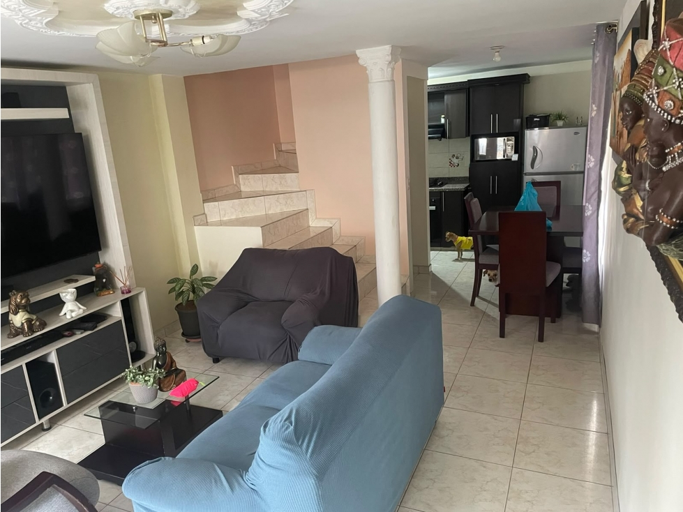 VENDO HERMOSA CASA ESQUINERA EN HACIENDA CUBA - 2