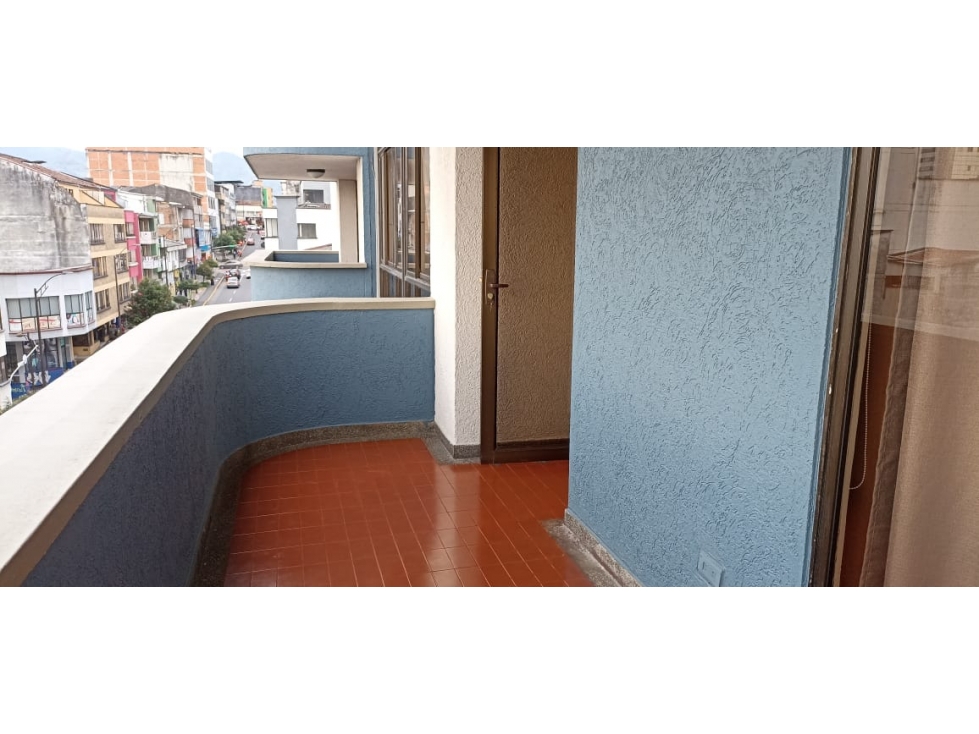 VENDO AMPLIO Y CONFORTABLE APARTAMENTO EN EL CENTRO DE PEREIRA — foto 3
