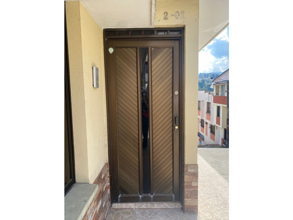 Vendo amplia casa con 3 pisos independientes — foto 2