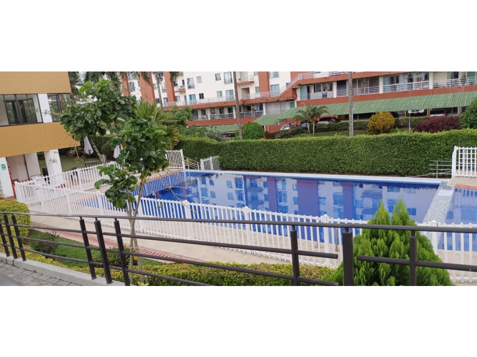 VENDO AMPLIA CASA CON TERRAZA EN LA AVENIDA SUR