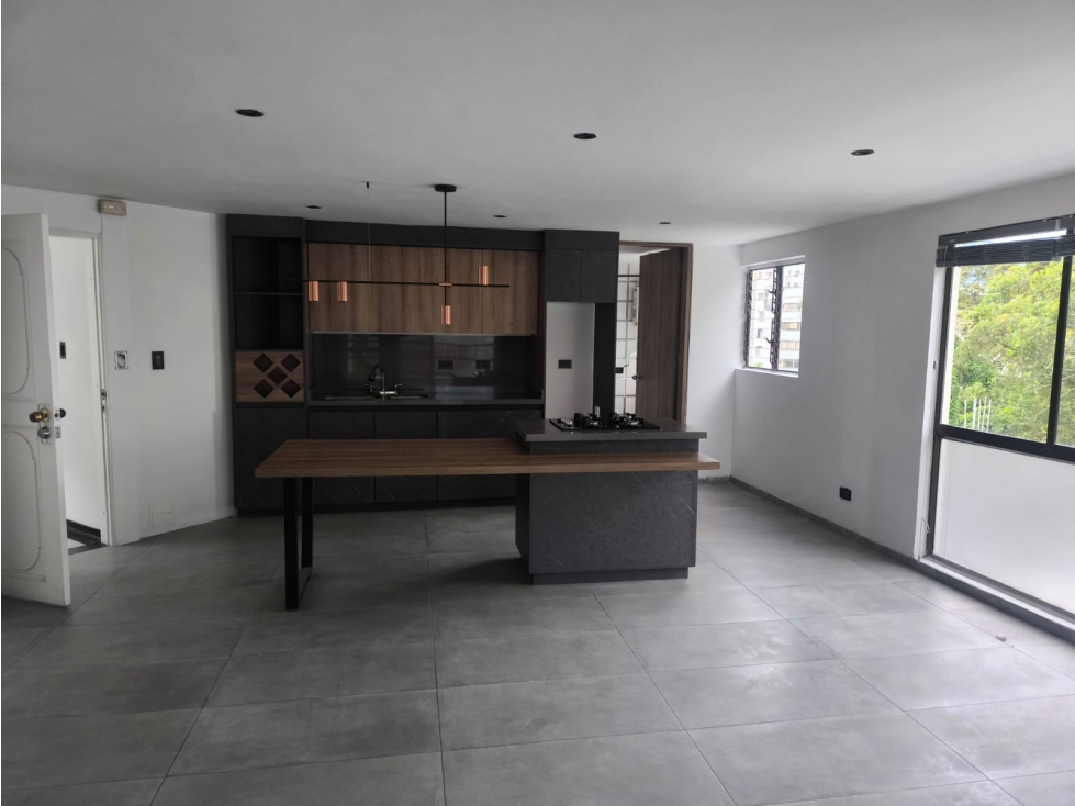 VENDO AMPLIO APARTAMENTO EN ALAMOS CON 2 PARQUEADEROS — foto 2