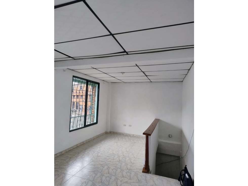 CASA DE 9.40MT DE FRENTE X 7MT DE FONDO BARRIO LA LORENA