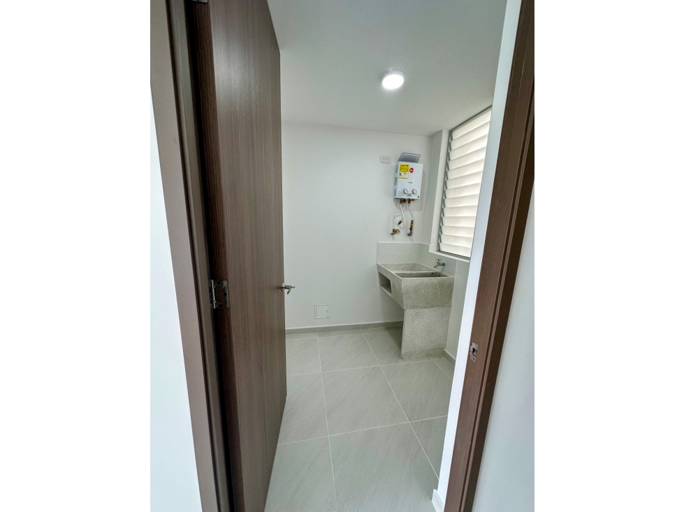 VENDO AMPLIO Y HERMOSO APARTAMENTO CON DEPOSITO — foto 4