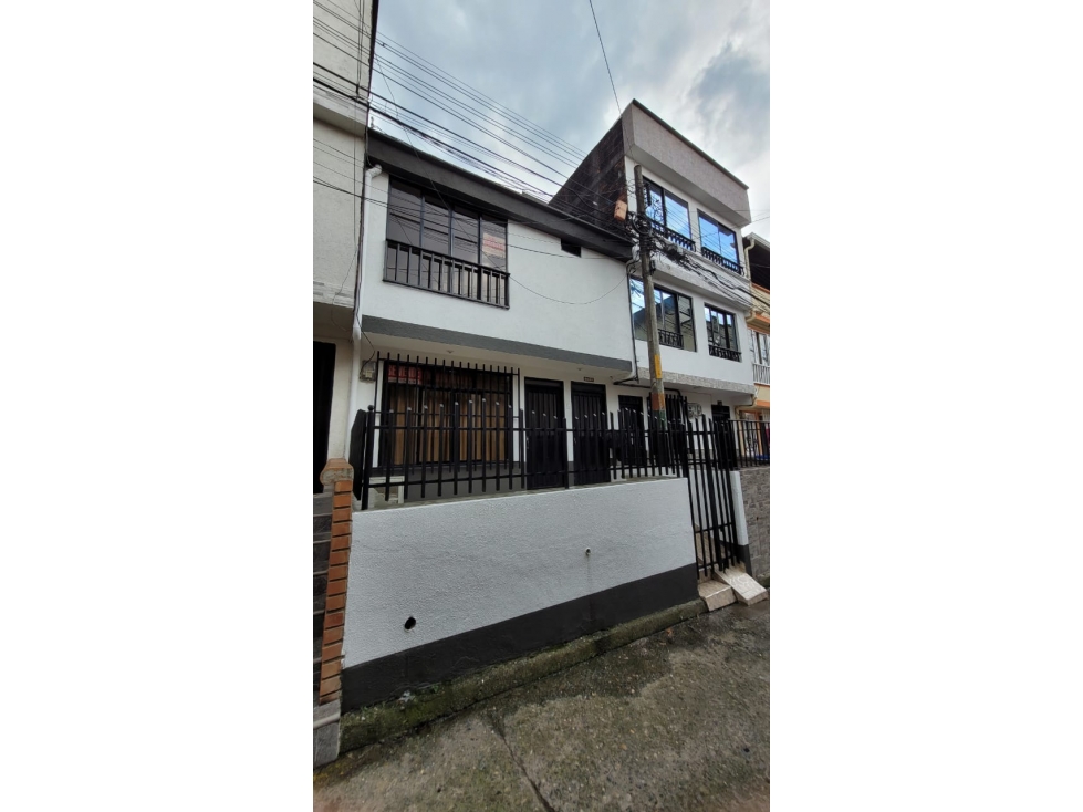 Vendo casa remodelada Parque Industrial pisos independientes