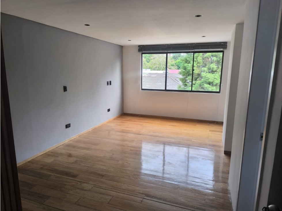 VENDO AMPLIO APARTAMENTO EN ALAMOS CON 2 PARQUEADEROS — foto 4