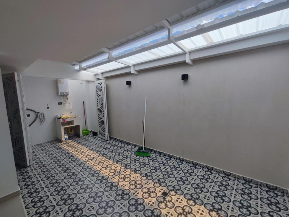 VENDO HERMOSA CASA RECIEN REMODELADA EN LA CIRCUNVALAR PEREIRA — foto 6
