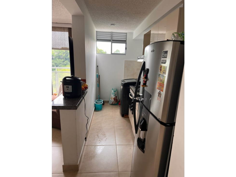 VENDO APARTAMENTO CON PARQUEADERO CUBIERTO EXCELENTE UBICACIÓN — foto 5