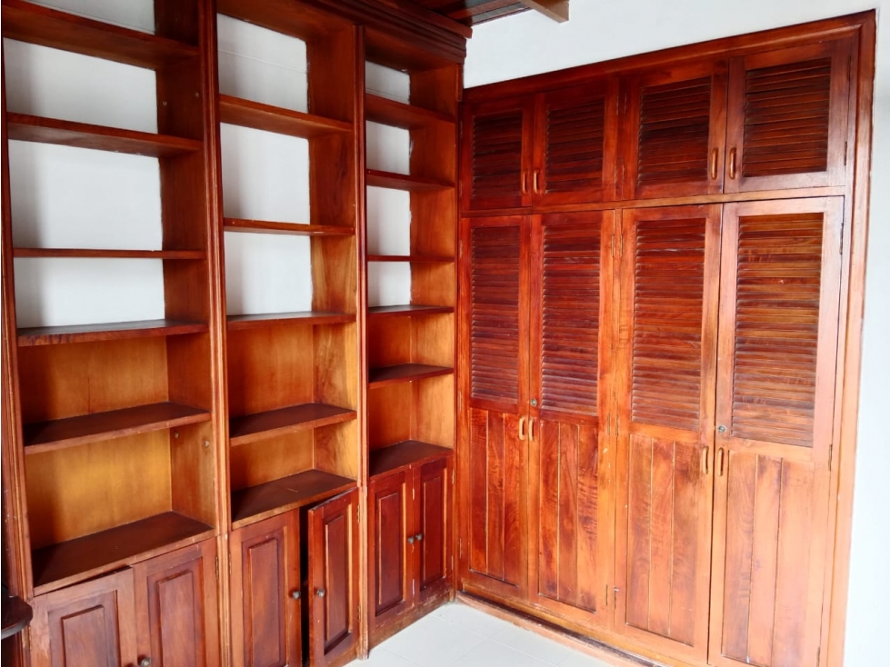 OPORTUNIDAD VENDO AMPLIO APARTAMENTO EN ALAMOS PISO 5 SIN ASCENSOR