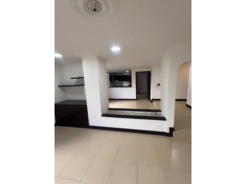 VENDO AMPLIO APARTAMENTO EN PINARES