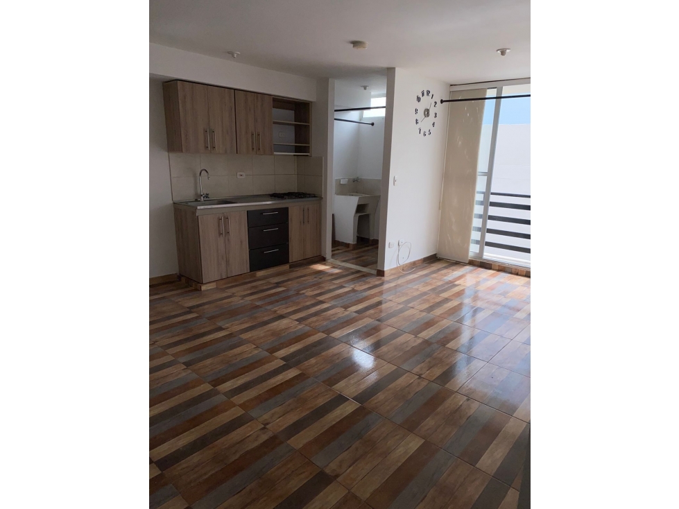 VENDO APARTAMENTO CON PARQUEADERO CUBIERTO