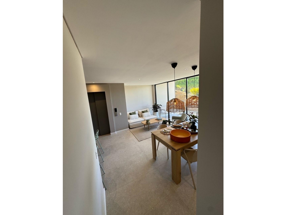 VENDO HERMOSO APARTAMENTO CON ASCENSOR PRIVADO 2 PARQUEADEROS