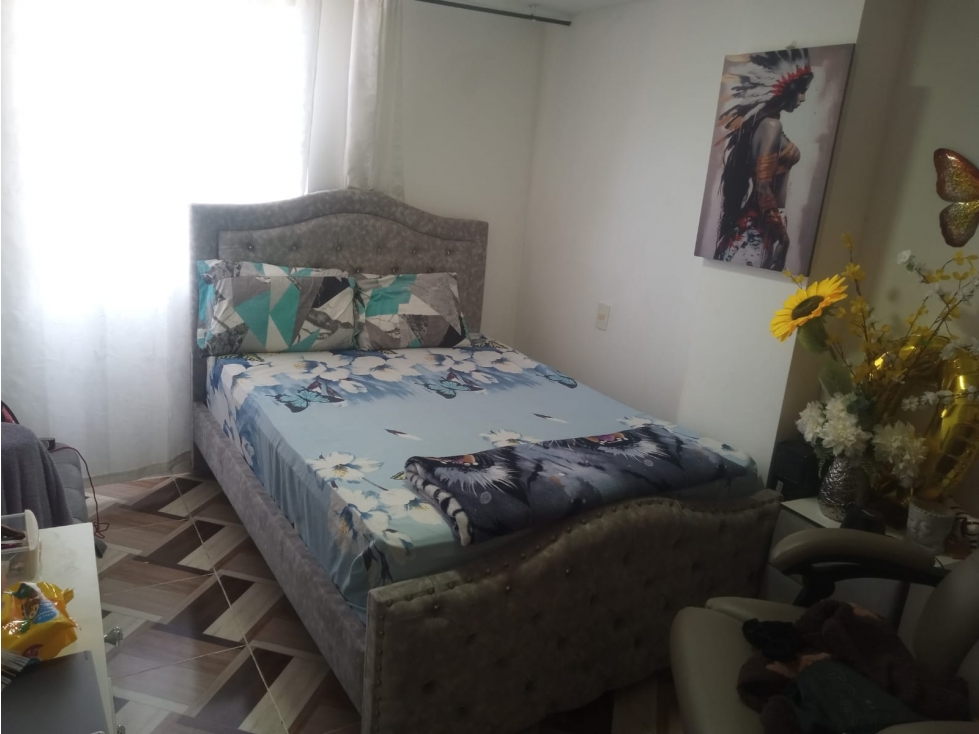 VENDO AMPLIO APARTAMENTO CON PARQUEADERO CUBIERTO - 4