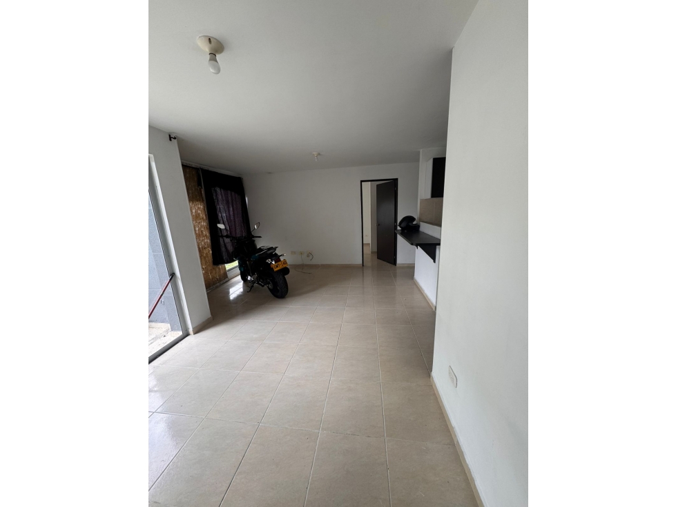 APARTAMENTO CON BALCON Y PARQUADERO CUBIERTO EN SANTA MONICA — foto 2