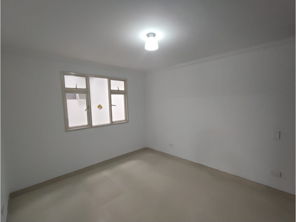 VENDO AMPLIA CASA EN LA AVENIDA 30 DE AGOSTO — foto 5