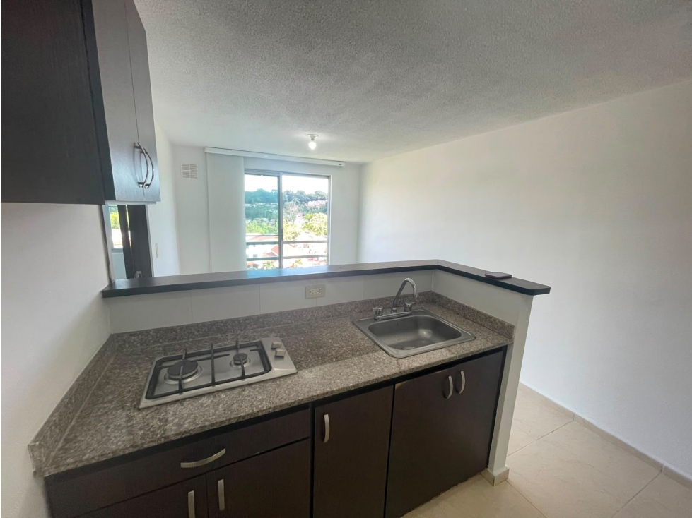 VENDO APARTAESTUDIO CON PARQUEADERO CUBIERTO Y CUARTO UTIL — foto 5