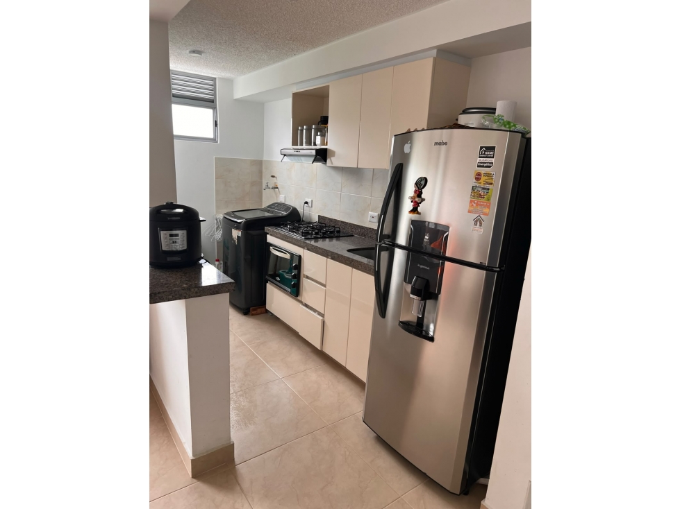 VENDO APARTAMENTO CON PARQUEADERO CUBIERTO EXCELENTE UBICACIÓN — foto 6