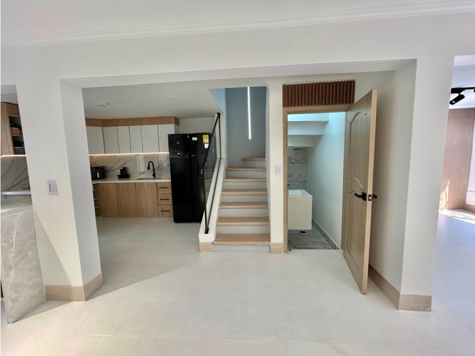 VENDO AMPLIA CASA CON HERMOSOS ACABADOS EN EL BARRIO EL JARDIN — foto 2