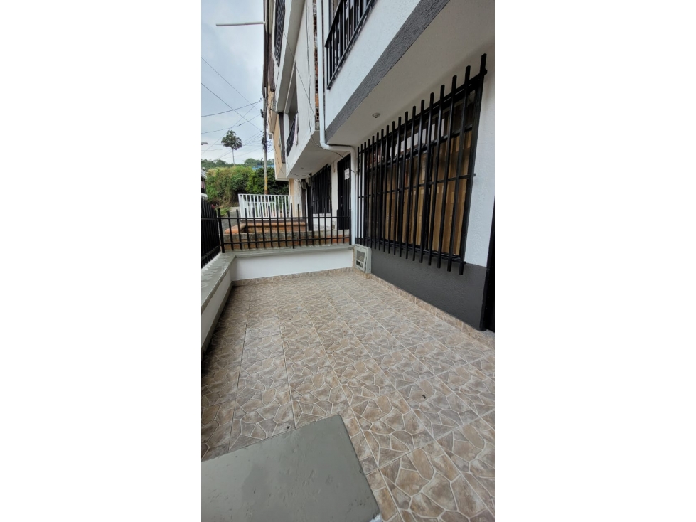 Vendo casa remodelada Parque Industrial pisos independientes — foto 2
