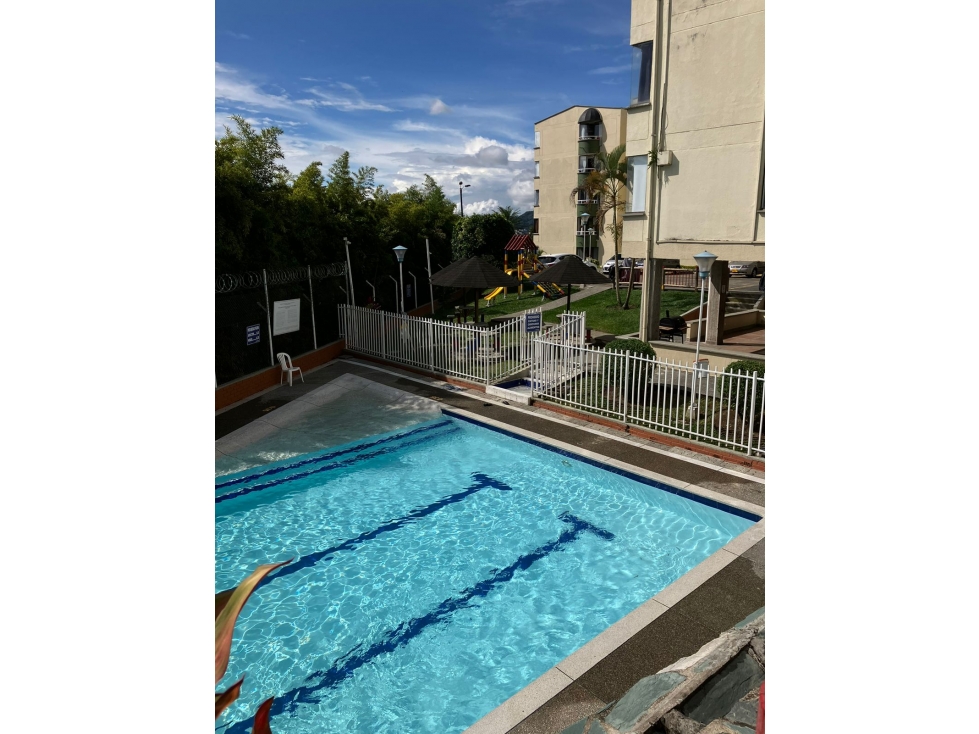 Vendo amplio apartamento en Conjunto Cerrado.