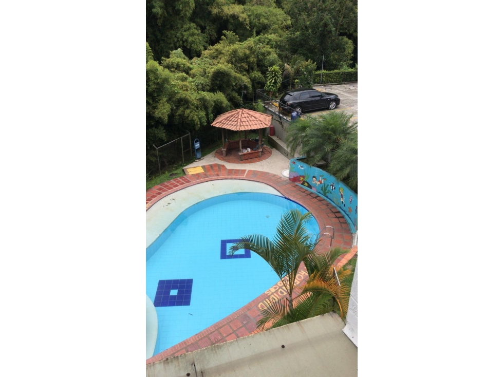 VENDO APARTAESTUDIO SOBRE LA AV SUR