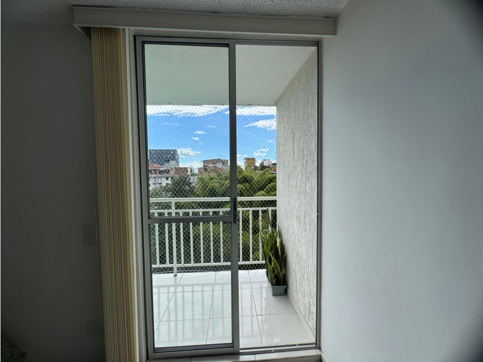 Apartamento con parqueadero y cuarto útil en sótano — foto 4
