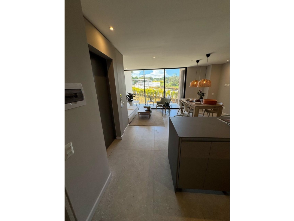 VENDO HERMOSO APARTAMENTO CON ASCENSOR PRIVADO 2 PARQUEADEROS — foto 3
